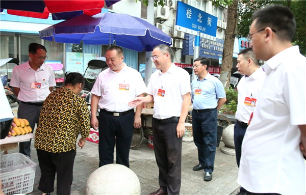 重庆市垫江县人大常委会桂溪街道工作委员会组织开展“践行党的二十大 守护人民健康”实地调研活动_fororder_图片1