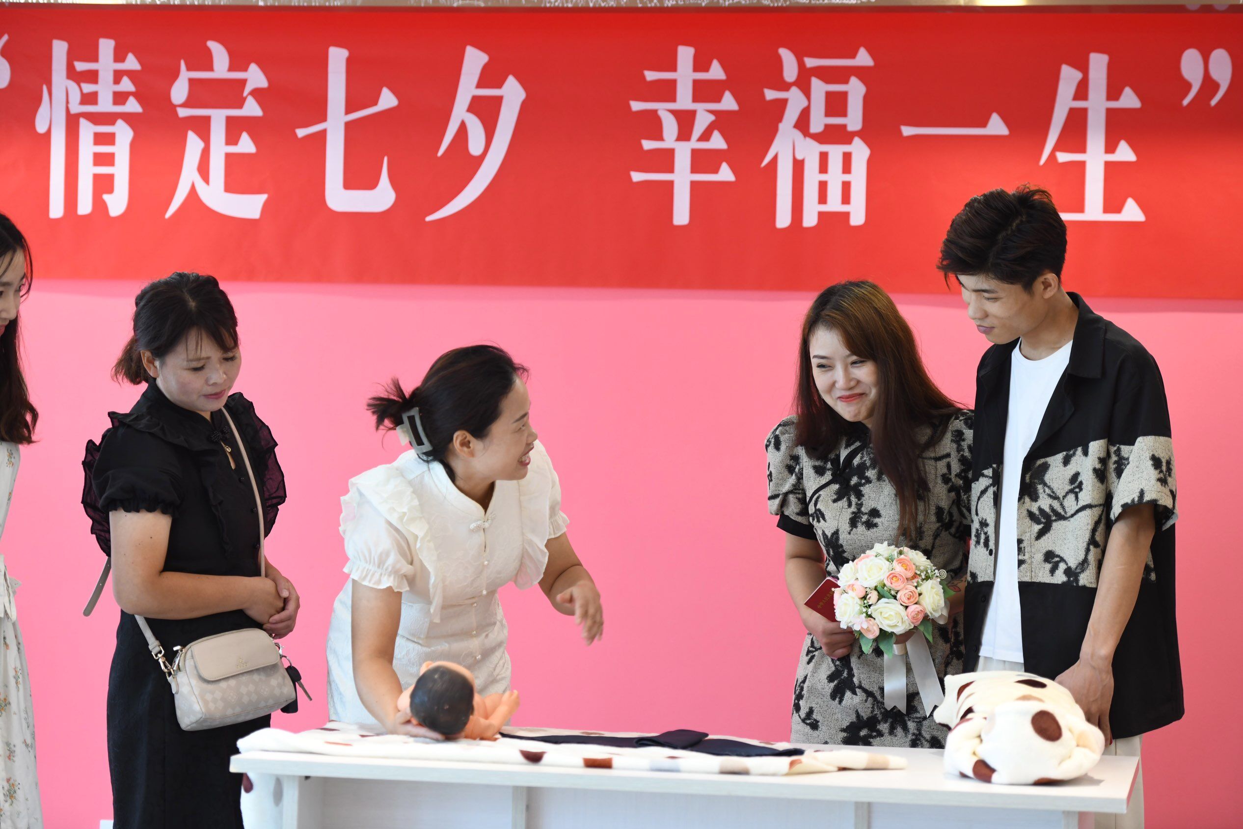 山东：简约大方，我们这样过七夕