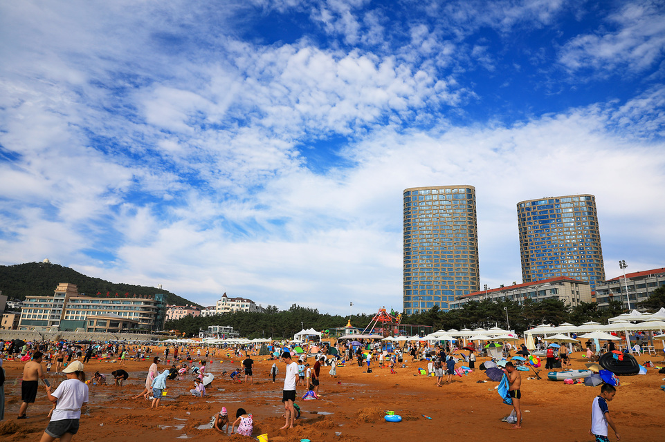 晴朗夏日，到海边和天空来次约会吧！