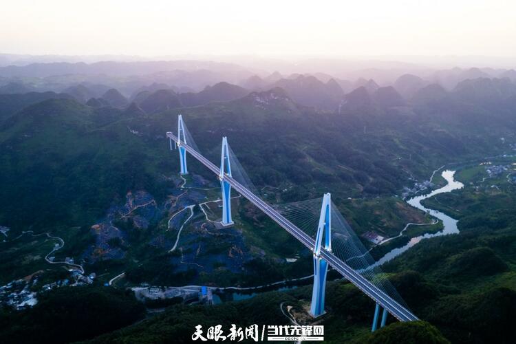 当平塘大桥遇上绝美晚霞