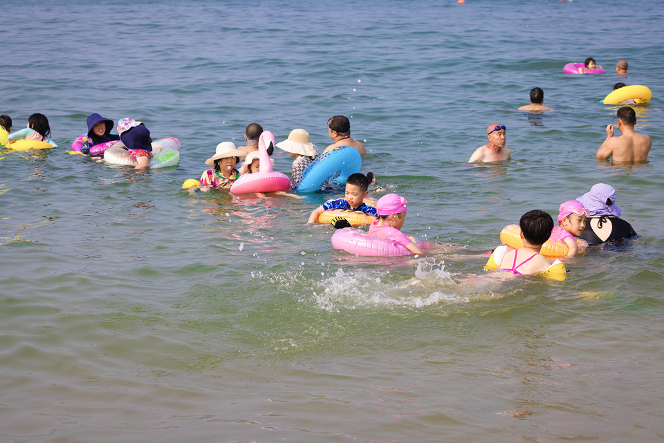 烟台海边感受夏日静谧的清凉