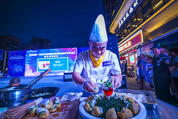 成渝双荣·美食文化季暨荣县首届啤酒音乐节开幕_fororder_3活动现场
