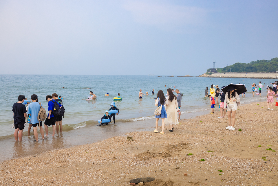 烟台海边感受夏日静谧的清凉