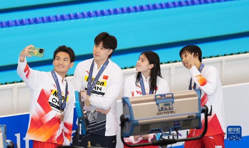 游泳世锦赛男女4x100米混合泳接力：中国队夺冠