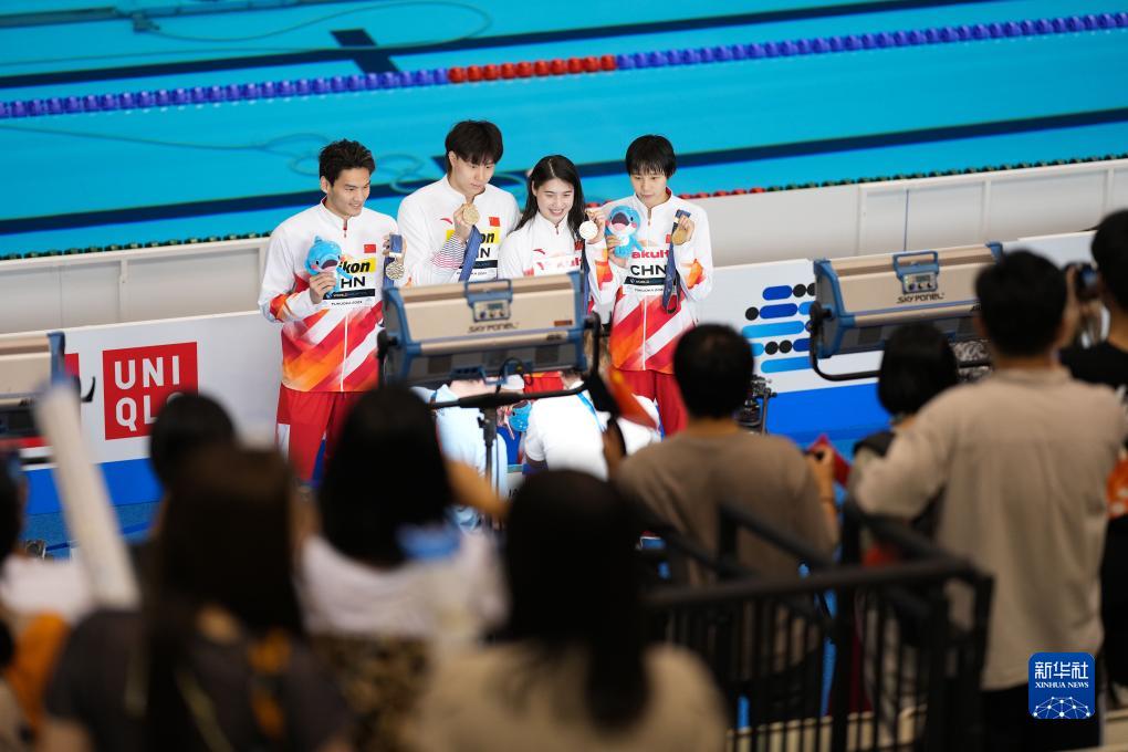 游泳世锦赛男女4x100米混合泳接力：中国队夺冠