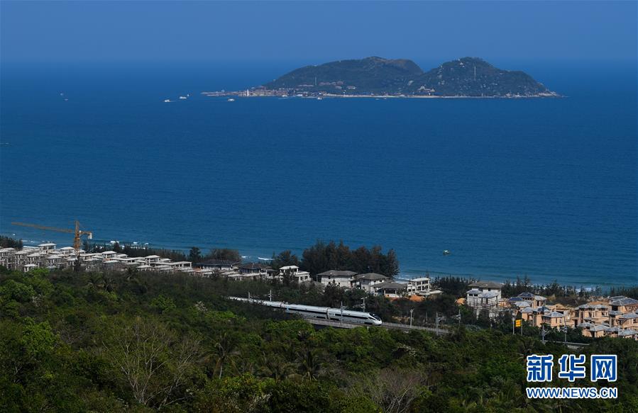 世界首条环岛高铁“腾飞”海南