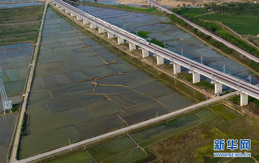 世界首条环岛高铁“腾飞”海南