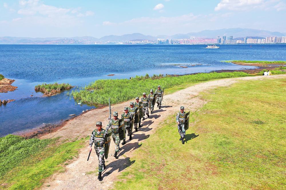 云南大理：发挥民兵优势 守护美丽洱海_fororder_2147
