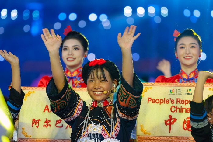 （转载）专访开幕式凉山唱歌女孩：把民族文化唱给全世界听