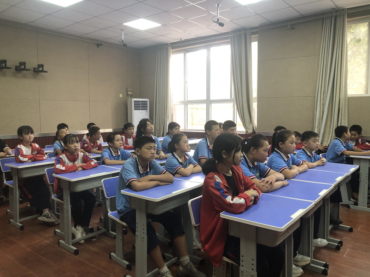 （原创）保定满城：开启多彩新学期_fororder_满城区刘家台乡学校学生认真聆听法制开学第一课 摄影 袁野