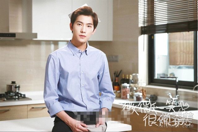 没有杨洋的美颜 可以有同款腕表