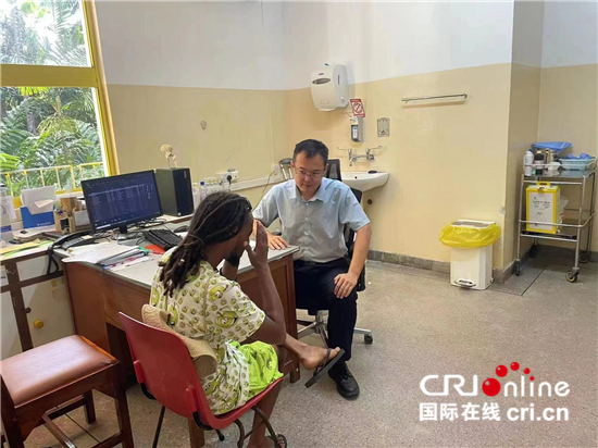 《援外日记》：一声声中文问候和感谢，拉近塞舌尔病患与中国医生的距离_fororder___172.100.100.3_temp_9500031_1_9500031_1_1_99082563-333b-4da0-b9b7-cadbab52a707