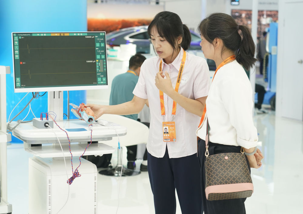 新华全媒+丨镜观服贸会｜中国“智”造 服务世界
