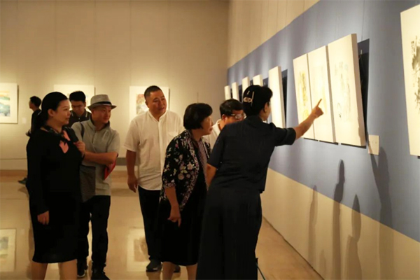 “写意人生”——张士莹画展亮相中国美术馆_fororder_未标题-2