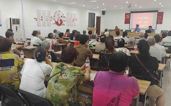 重庆大渡口：做好“一老一小”宣传 筑牢交通安全防线_fororder_图片1