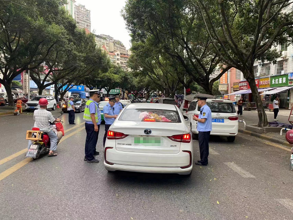重庆云阳交巡警大队开展“机动车不系安全带”专项整治行动_fororder_图片1