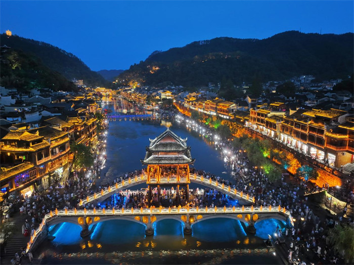 湖南凤凰：古城夜景醉游人_fororder_1