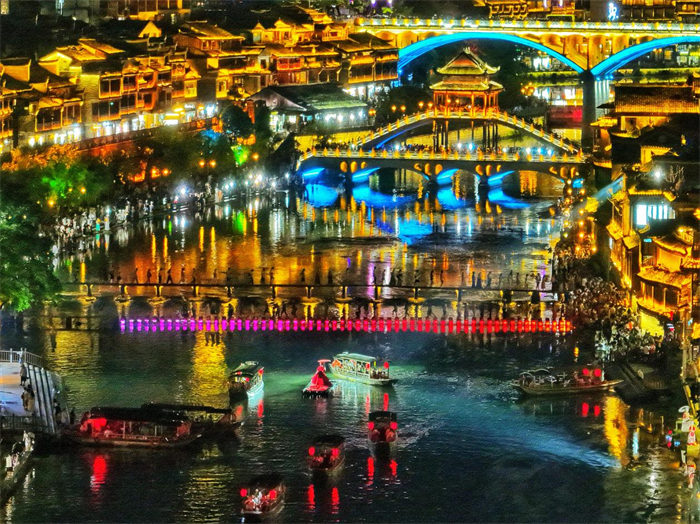 湖南凤凰：古城夜景醉游人_fororder_3