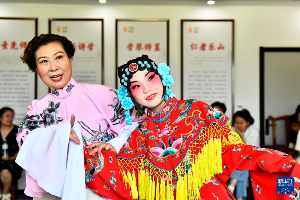 山东枣庄：暑期学唱柳琴戏 感受非遗魅力_fororder_01