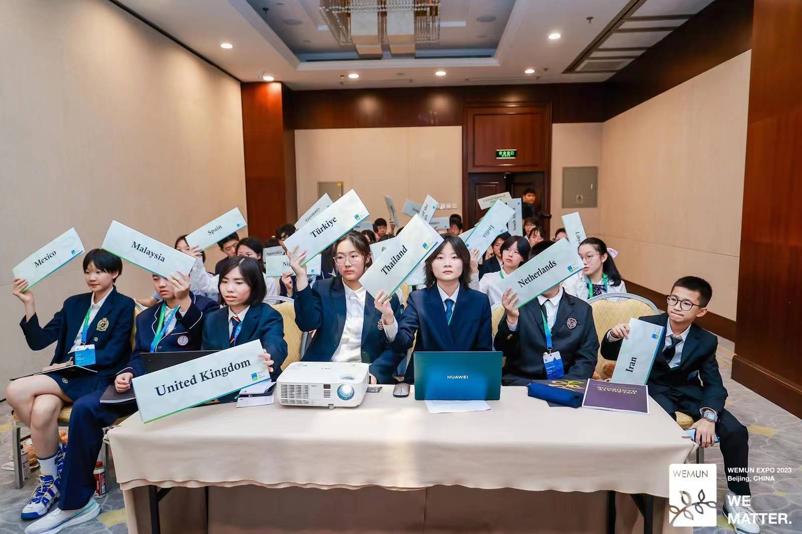 第十六届全球青年模拟联合国大会在北京闭幕 1100多名中外青年参加