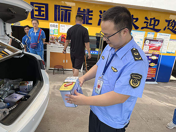 简阳：以“质量”托举“不简单”生活_fororder_全覆盖监督检查-供图-简阳市融媒体中心_1_