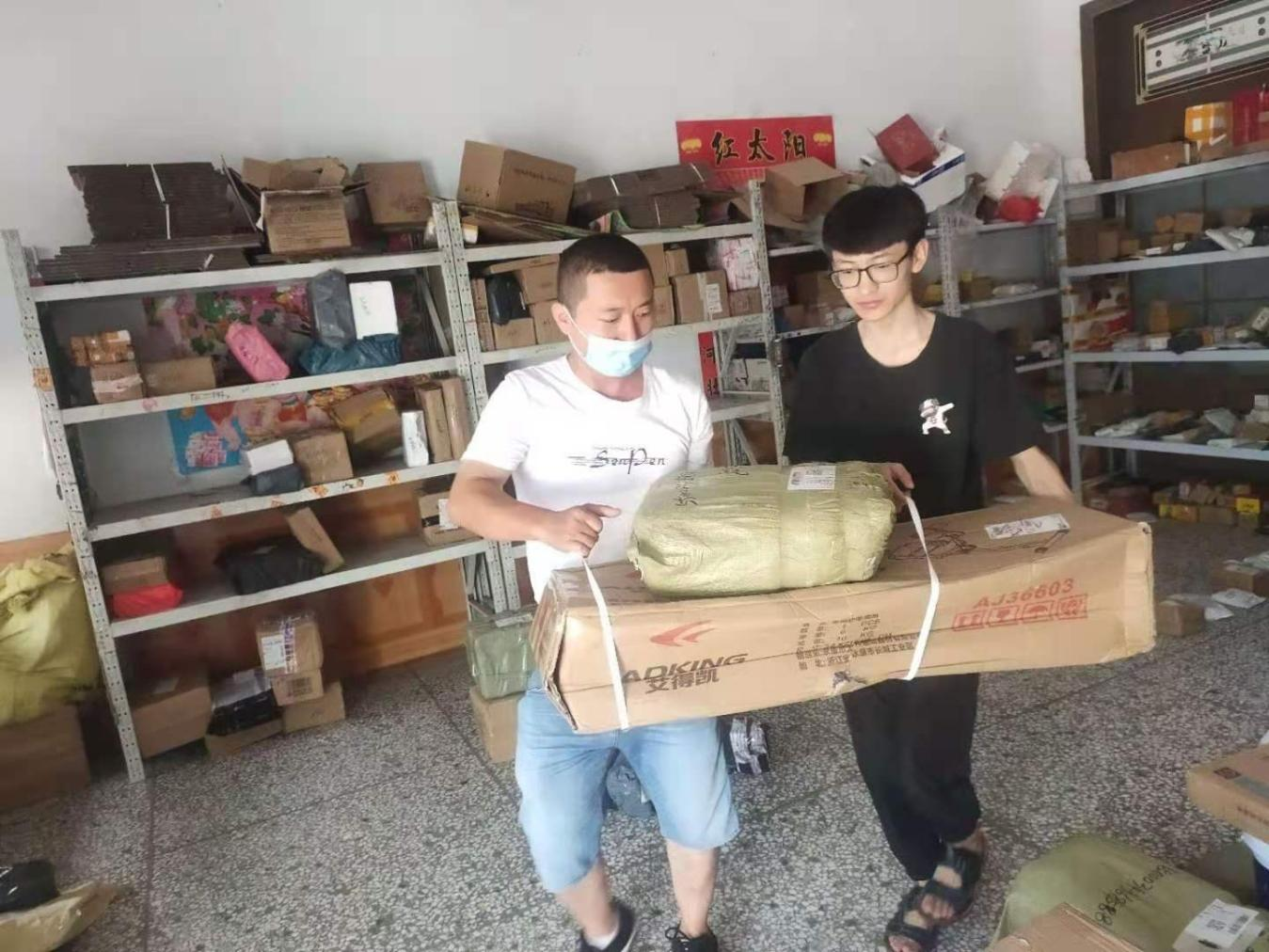 渭南大荔：村里有个活雷锋_fororder_图片2