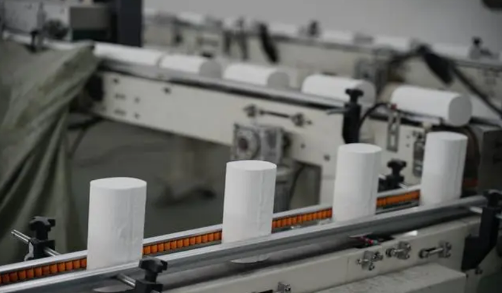 （原创）保定满城：两大特色产业成功申报全省县域特色产业集群_fororder_满城区生活用纸产业自动加工生产线 摄影 高佳琪