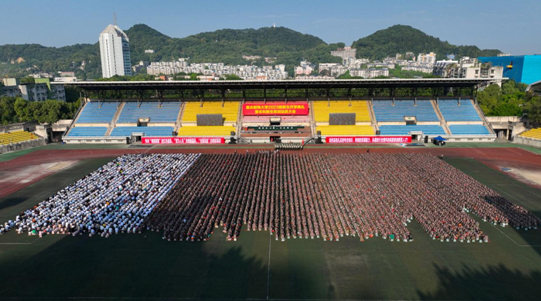 重庆邮电大学8000余名新生迎开学典礼_fororder_微信图片_20230915172525