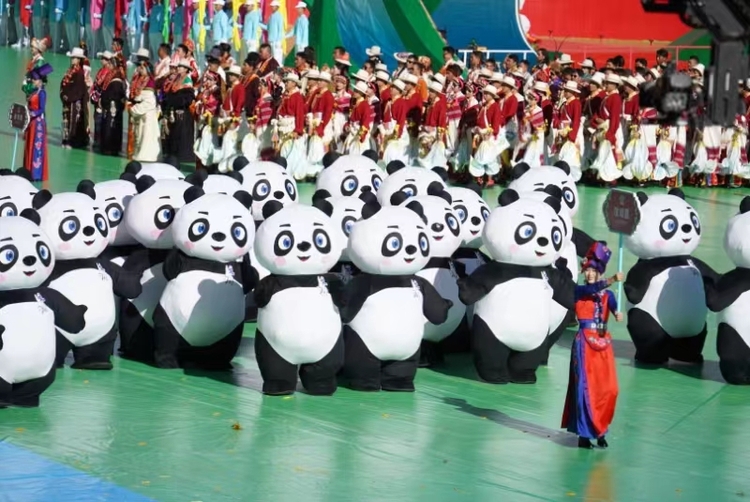 四川省阿坝藏族羌族自治州成立七十周年庆祝大会举行_fororder_WechatIMG1734