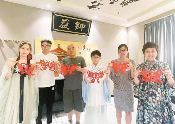 英国春晚导演组来西安考察交流_fororder_微信图片_20230818090709