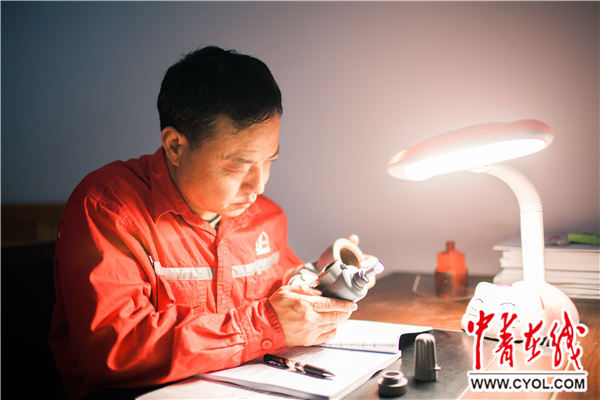 【中国梦·大国工匠篇】“门外汉”变“首席技师”：新时代“王进喜”的进化论