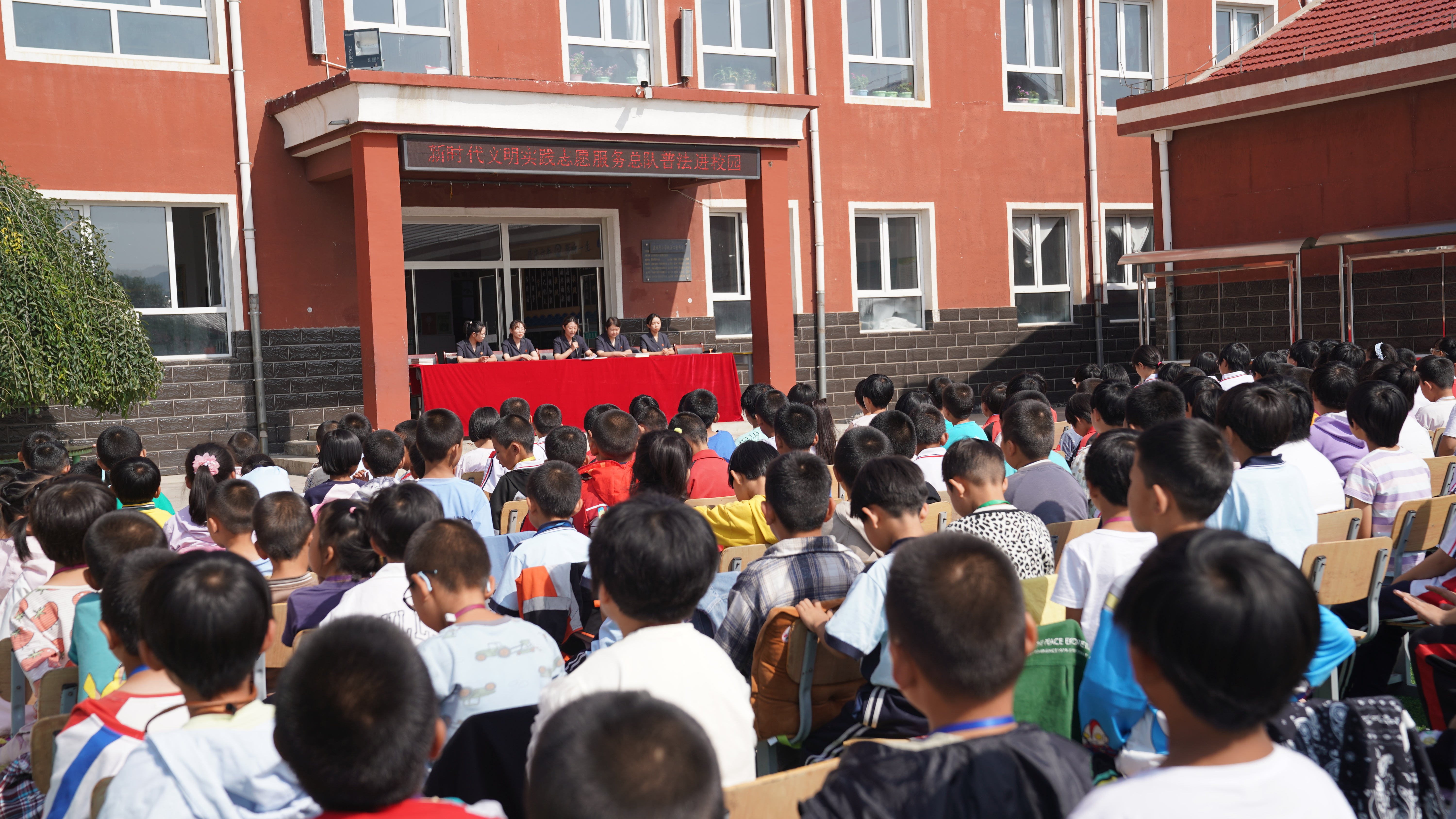 承德围场：开学法治第一课 护航青少年健康成长_fororder_9月14日围场满族蒙古族自治县新时代文明实践总队到清泉小学开展普法进校园活动