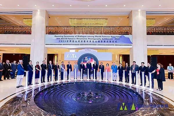 成都邛崃市喜获国际山地徒步旅游大奖_fororder_启动现场-供图-邛崃市委宣传部