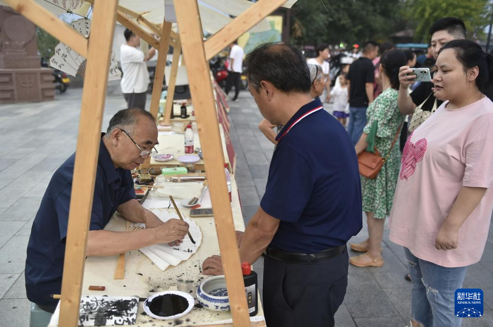 河南开封：“书画肆集”聚人气 文风雅韵乐游园