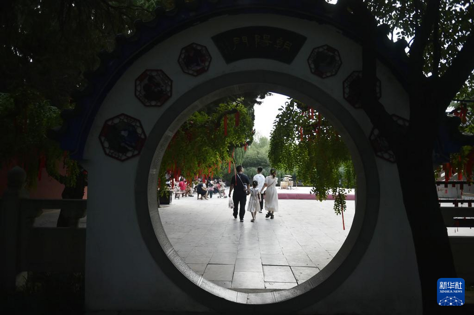 河南开封：“书画肆集”聚人气 文风雅韵乐游园