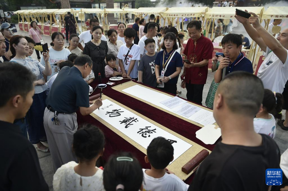 河南开封：“书画肆集”聚人气 文风雅韵乐游园