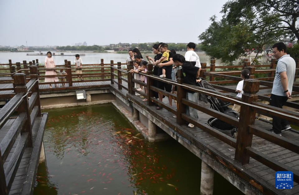 河南开封：“书画肆集”聚人气 文风雅韵乐游园