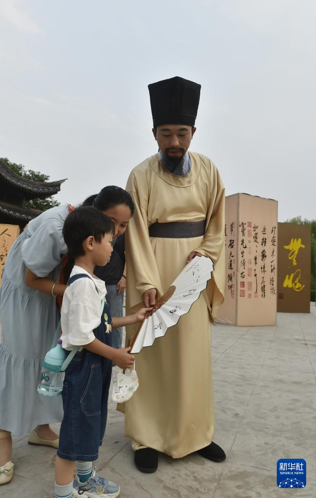 河南开封：“书画肆集”聚人气 文风雅韵乐游园
