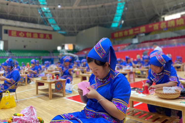 广西靖西：传承七夕民俗 邂逅绣球情缘