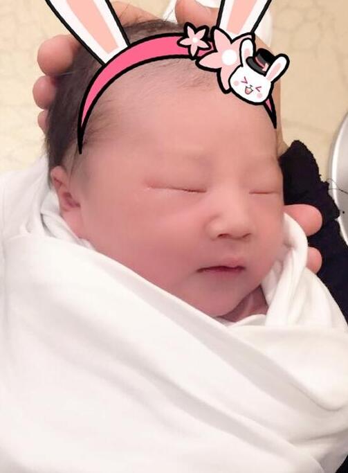赵文卓微博报喜妻子第三胎生女 名为LUNA