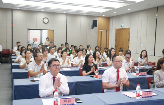 重庆外语外事学院开展“党员服务·以心迎新”志愿服务活动_fororder_微信图片_20230921150952
