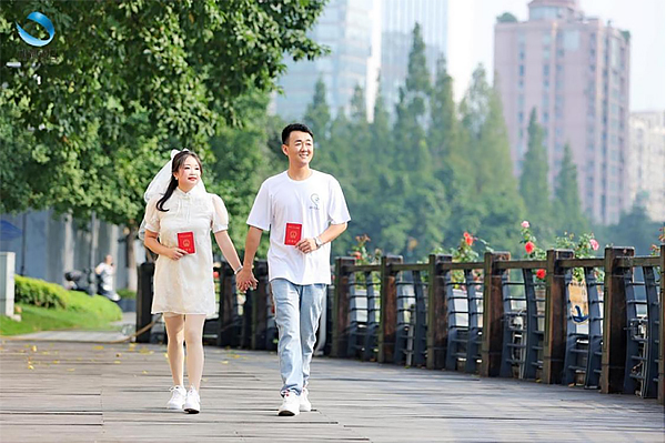 七夕节  一场浪漫“盛宴”在成都锦江区“高甜”上演