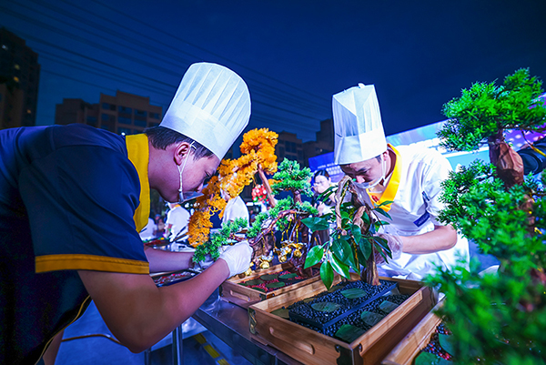 成渝双荣·美食文化季暨荣县首届啤酒音乐节开幕_fororder_1活动现场