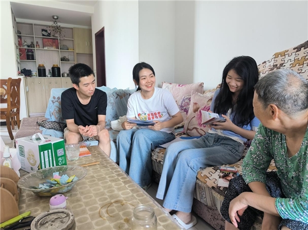 这个暑期 中国地质大学老师把育人工作做到 学生家中、实践基层和实习一线