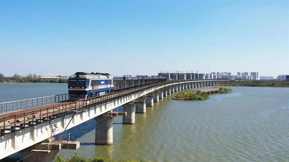 荆沙铁路多式联运一单制试点成功