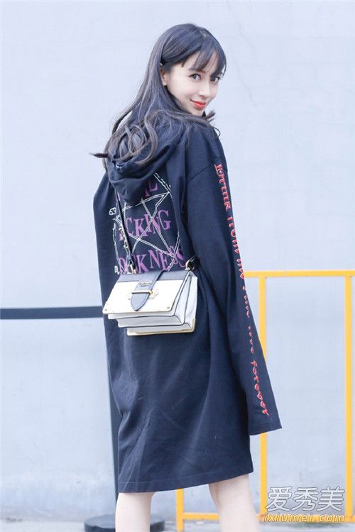 杨幂Angelababy 女星今秋都爱上了运动风