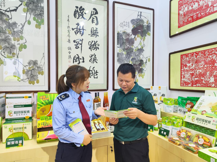 眉县税务局：税宣送惠博览会 惠民利企促发展_fororder_图片2