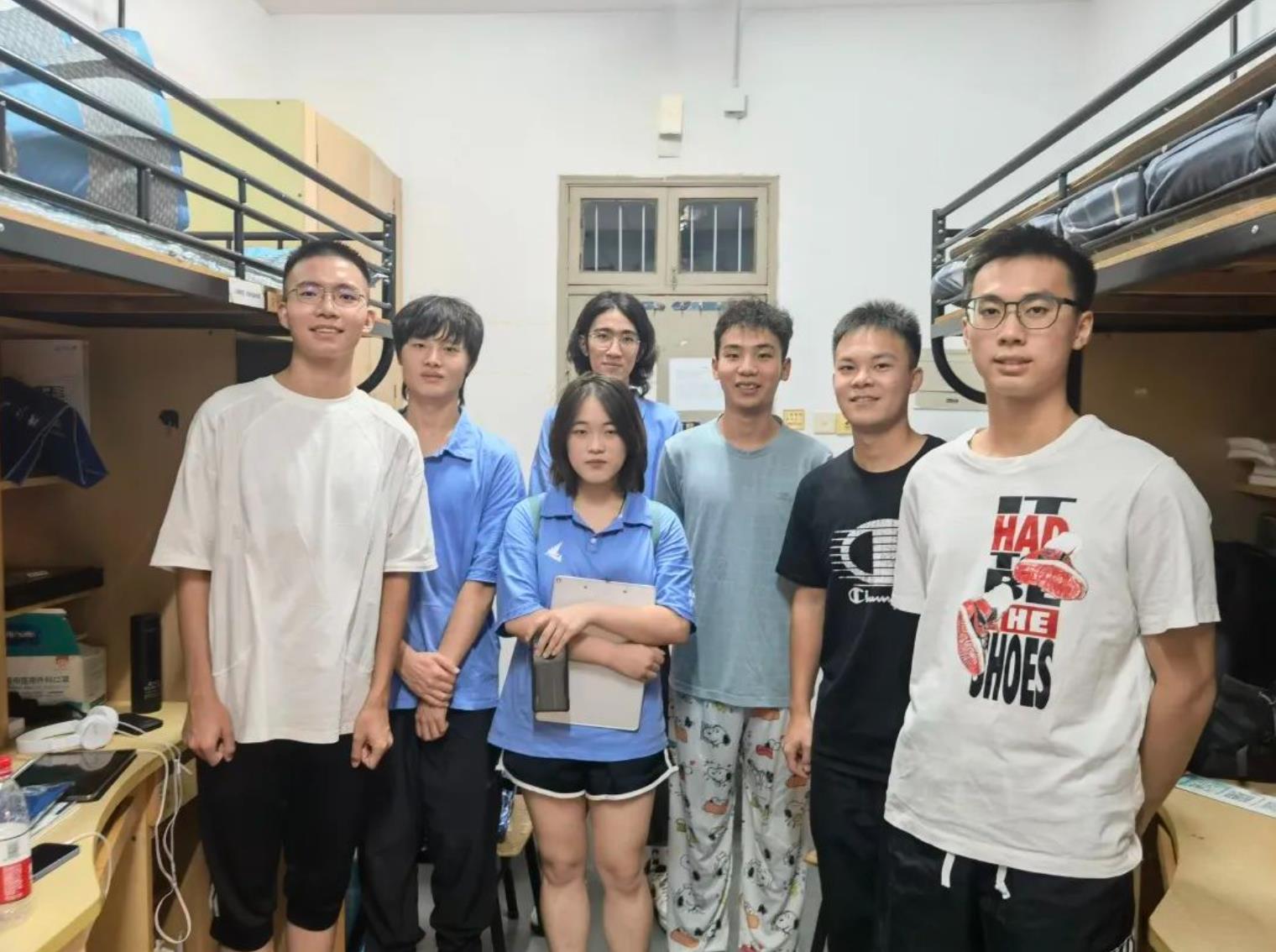 浙江大学“学长组”让新生们更快速适应大学生活_fororder_微信截图_20230826125307