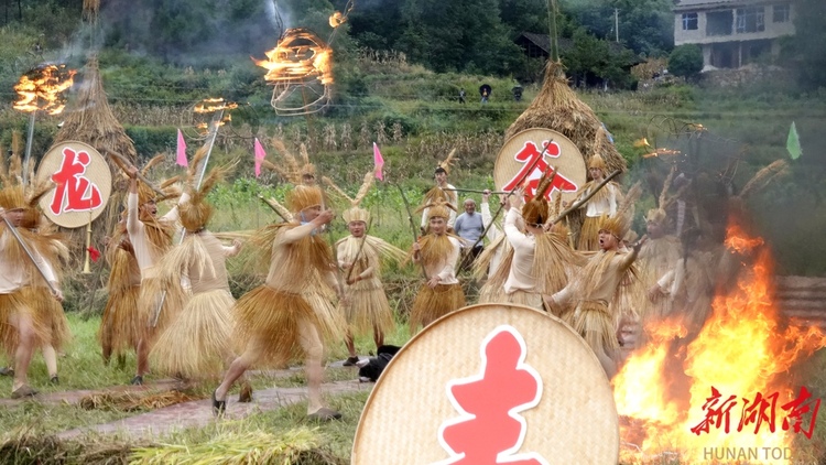 永顺县举行土家族晒龙谷暨农民丰收节_fororder_2222