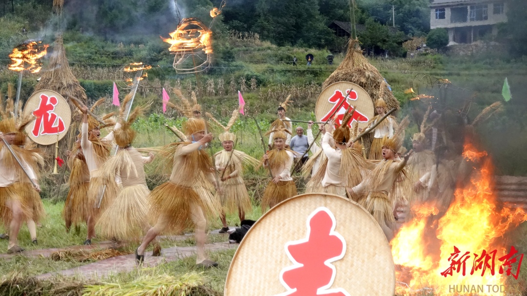 永顺县举行土家族晒龙谷暨农民丰收节_fororder_2222